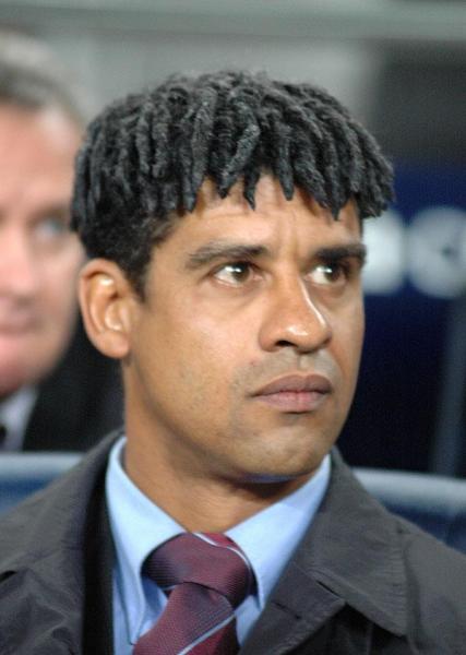                              l entraineur du barca